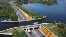 Акведук Велувемеер Нидерланды.[2] По конструктивным особенностям путепровод тоннельного типа.